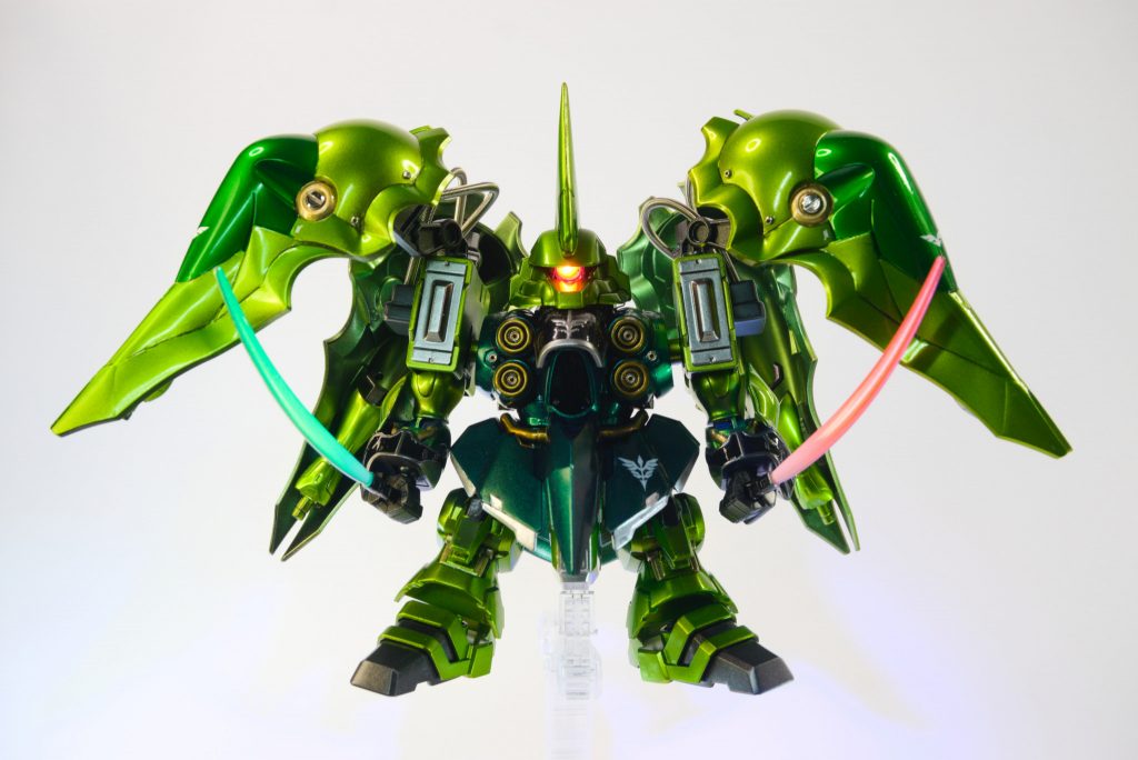 白撮影①肩の部分についている箱はプラ板にて作成しています。