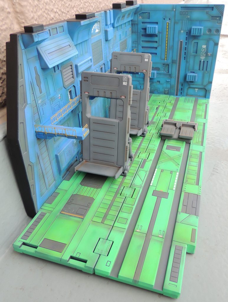 基本塗装、デカールワーク、フィルタリング等を終えた状態です。パネルラインに合わせて、所々塗り分けたり、色味を変えたりと、単調にならないように気を付けました。