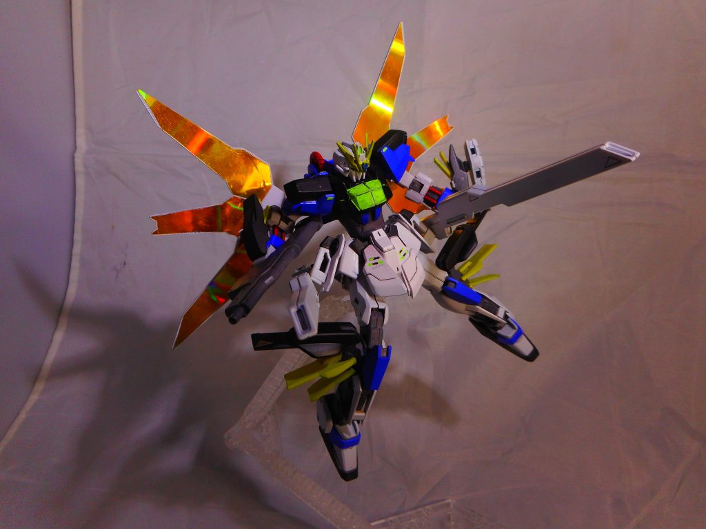 リフレクターと排熱フィンを展開しサテライトキャノンももちろんできますこれは以前使ったガンダムXのリフレクターのシールをクリアオレンジで塗装しました