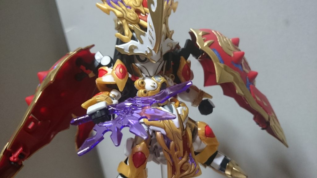 ・妖扇華扇に似た短剣とのこと。……どちらかといえば短剣よりは斧っぽい