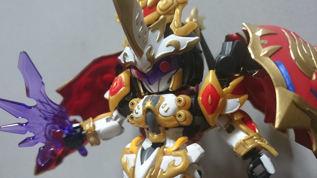 ・バイザー目が隠れるので結構印象が変わるっス。モノアイはシール使用