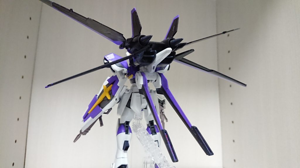 バックショット。くっそごてごてしてます。あと普通に重いので体が後ろに傾きます。