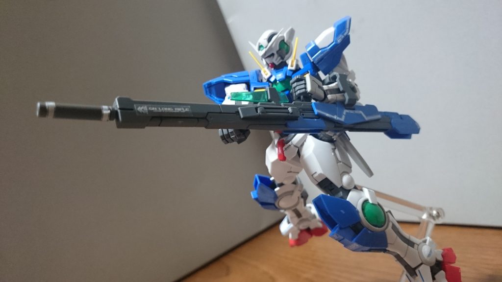 フォアグリップの展開が可能。左右にあるので、右腕に取り付けても左でフォアグリップを保持出来るっス