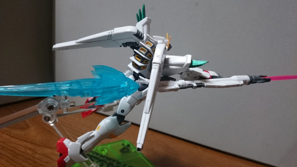 M.E.P.E.の速度+ビーム・ランスのお尻のバーニアの噴射で加速をつけて……