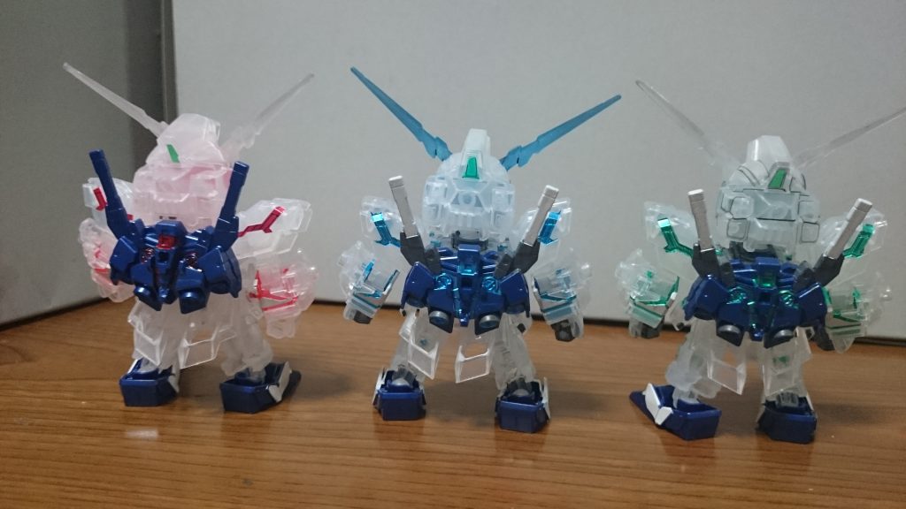 比較・背面ひとりだけアンテナが透け透け いや、それよりも塗られてないビームサーベルの方が気になる…とは言っても今更塗る気なんてないんスけど