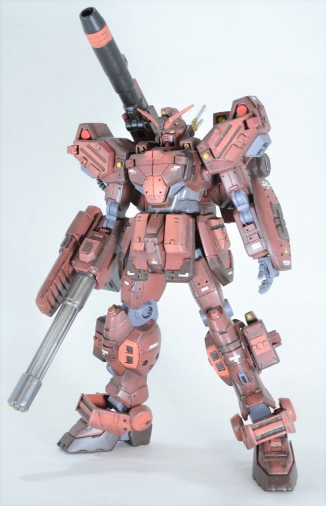 全身です。基本的にはヘビーアームズにディテールアップを施したものです。また、ヘビーガンダムのフォルムを意識したミキシングも行っています。