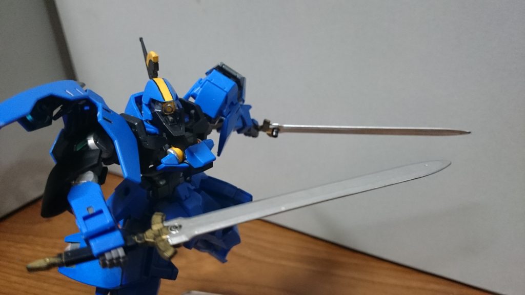 武器はナイトブレード二振りのみという実にアグニカンなスタイル。 しかし、キットには一振りしか付属してないため、他のリッターが犠牲に…まぁ、そのリッターにはバトルブレードを宛がったんスけど