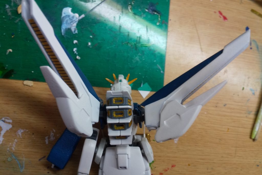 背部のM.D.Uは、およそ90度展開できるように少し工夫しました。