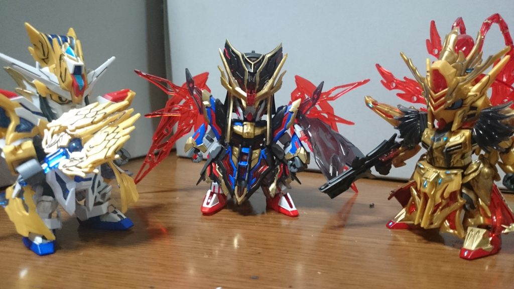 ・各勢力の軍師(科学者)たち右からフリーダム、デスティニー、アカツキと、みんなSEED作品のMSが演者スね