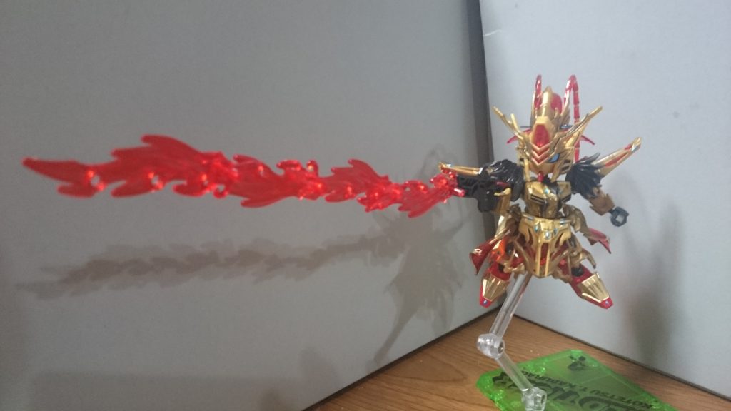 エフェクト4つを繋げて、百来に接続。これは周瑜が好んで使う火炎放射のエフェクトのようだけど、モチーフはどう見てもヒャクライ+ビームサーベルの銃剣スね