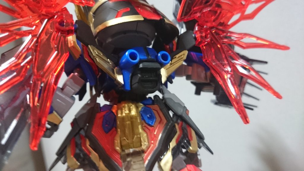 ちなみに暗潰冥葬を取り外したバックパックはこんな感じ。モロにデスティニーのバックパックっスね。…… ………… ………………ここでお詫びをば。画像の大半で翼を左右逆につけてましたー!すんませーん!!