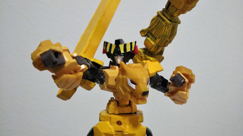 二の腕は30MMの物にアニマギアのパーツを付けボリュームをアップ