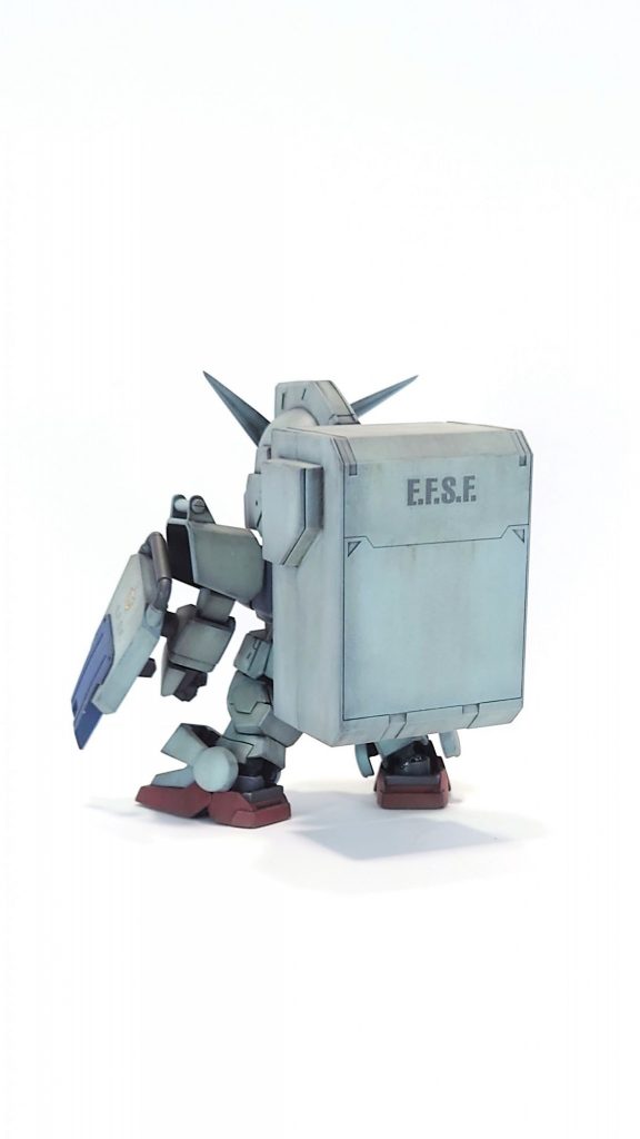 ガンダムが錆たりするのかどうかは謎ですが汚し塗装はリアリズムよりも雰囲気重視で、昔のガンダムゲームのCGを参考にして施してます。