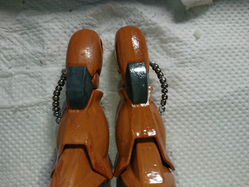 メラミンスポンジで軽く艶消しをしています。左←メラミン後、メラミン前→右