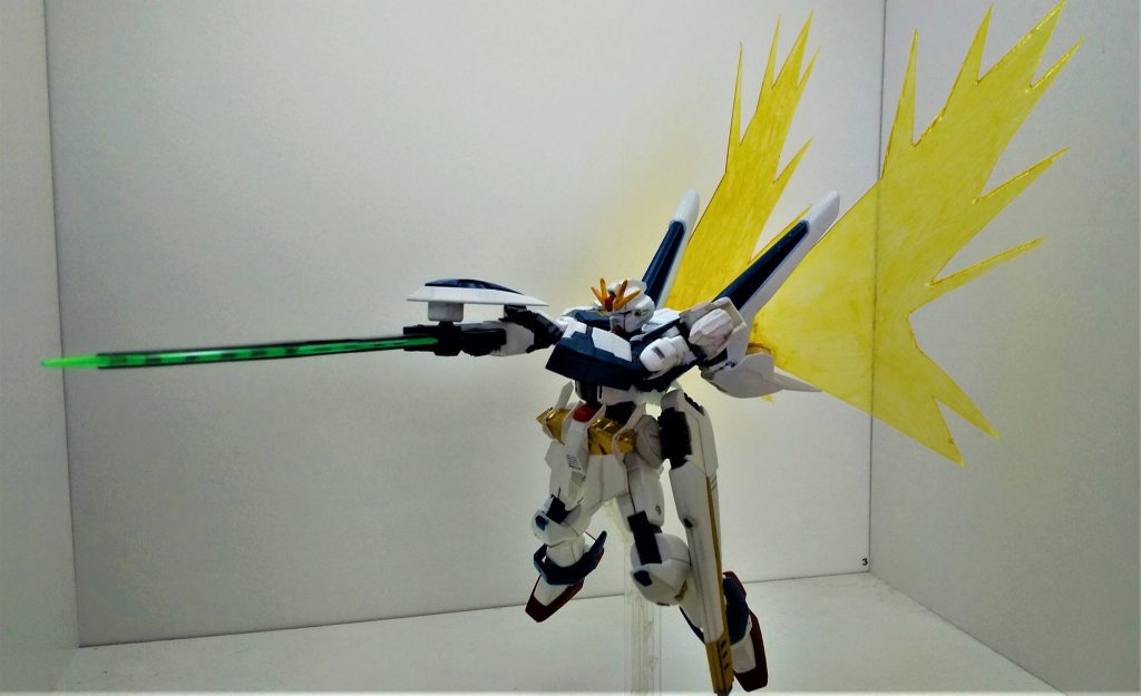 ザンバー・ブレードの刃部分はビームではなく、新素材としています。ビームシールドでもI・フィールドでも防げないものとします。左腕にI・フィールドジェネレーターを組み込んでおり、I・フィールドを展開させることで、ビーム攻撃は無力化します。