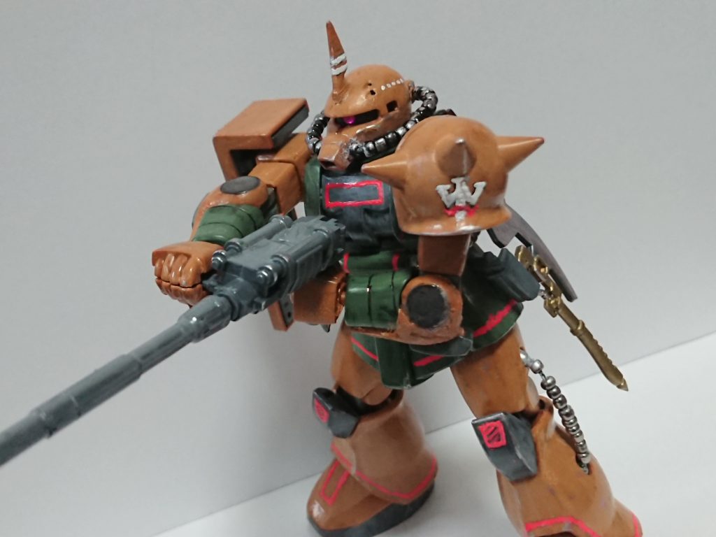 爪楊枝でマーキング。パイプは100均でも買えるビーズと針金で作製。ランナーパテも含めていずれも初めてやってみました。