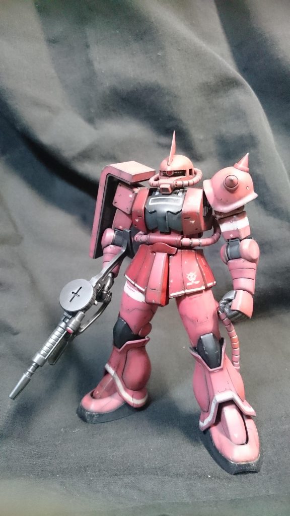 うるさくなりすぎないようなディテールを追加しました。二の腕は少し埋めてます。