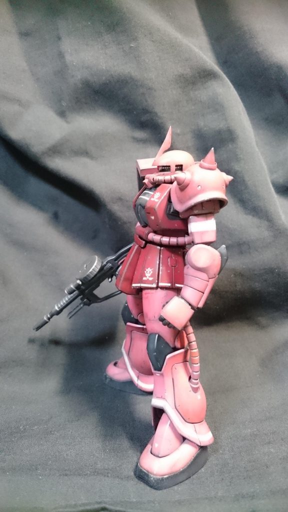 角を少し延長。モノアイレールのようなディテール追加。