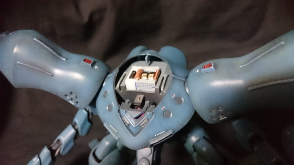 モノアイの電飾が完了したので投稿します。作りながらどうしようか迷っていましたがモノアイが見えにくかったので簡単ですが、電飾しました。