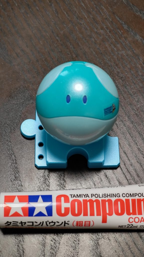 粗めで磨いた後シーリングが大まかに映ります