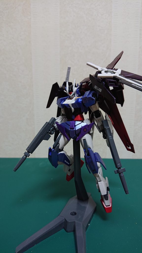 武装は、シンプルにライフル×2、ロングソード×2、バスターライフル×2、そして手の甲から腕にあるアーマー×2になります。