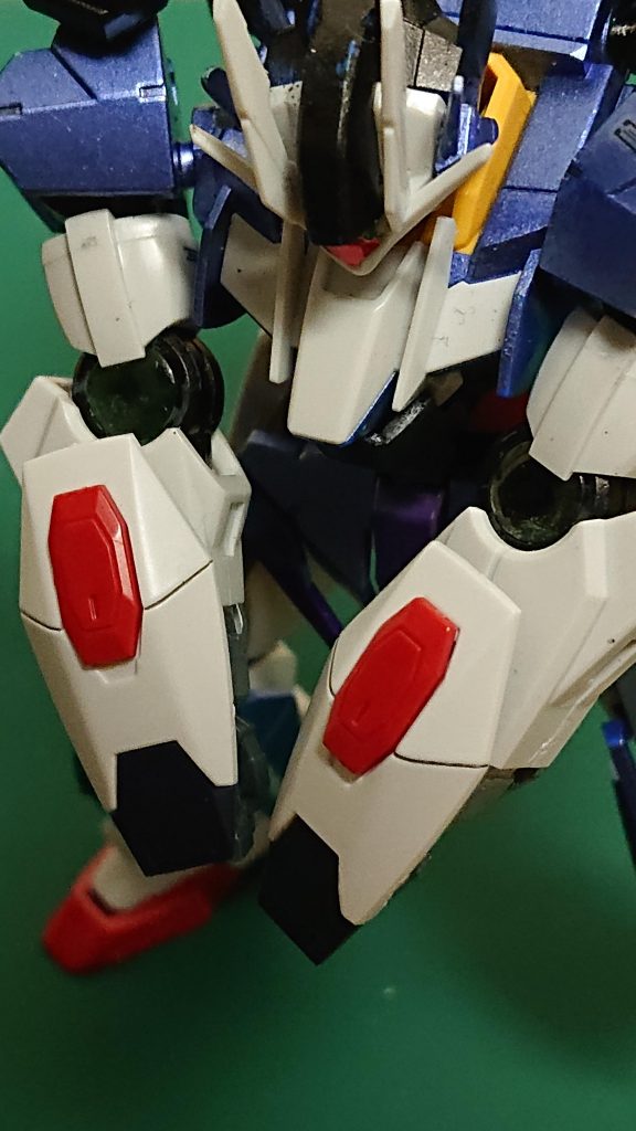 このアーマーは主に近距離格闘戦で用いることを想定し、またシールドとしても使用可能。