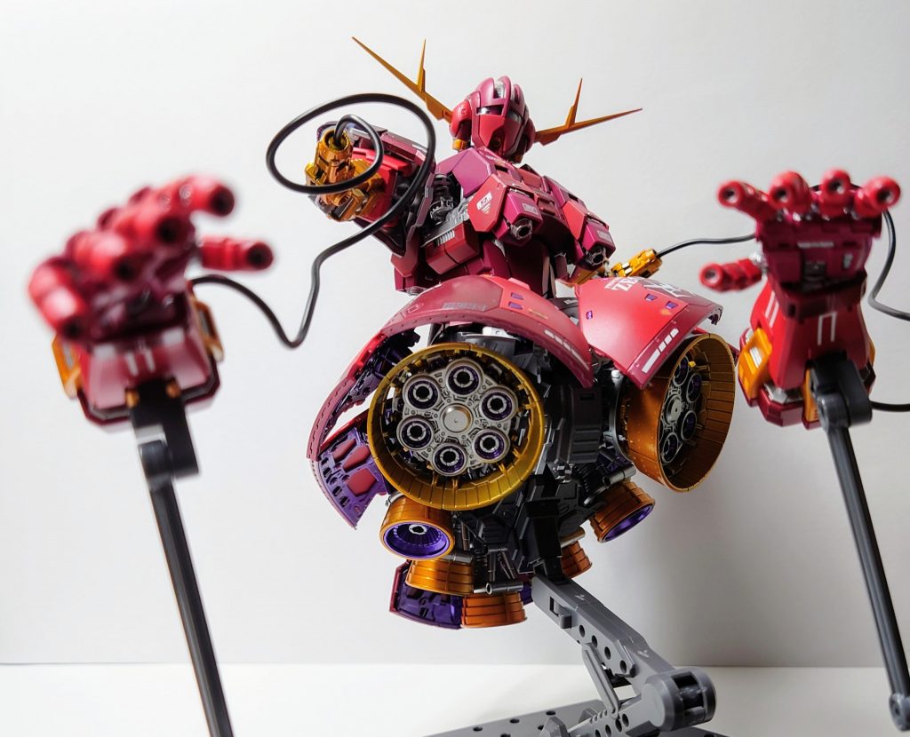 敵を見下すようなポージングが似合いますね