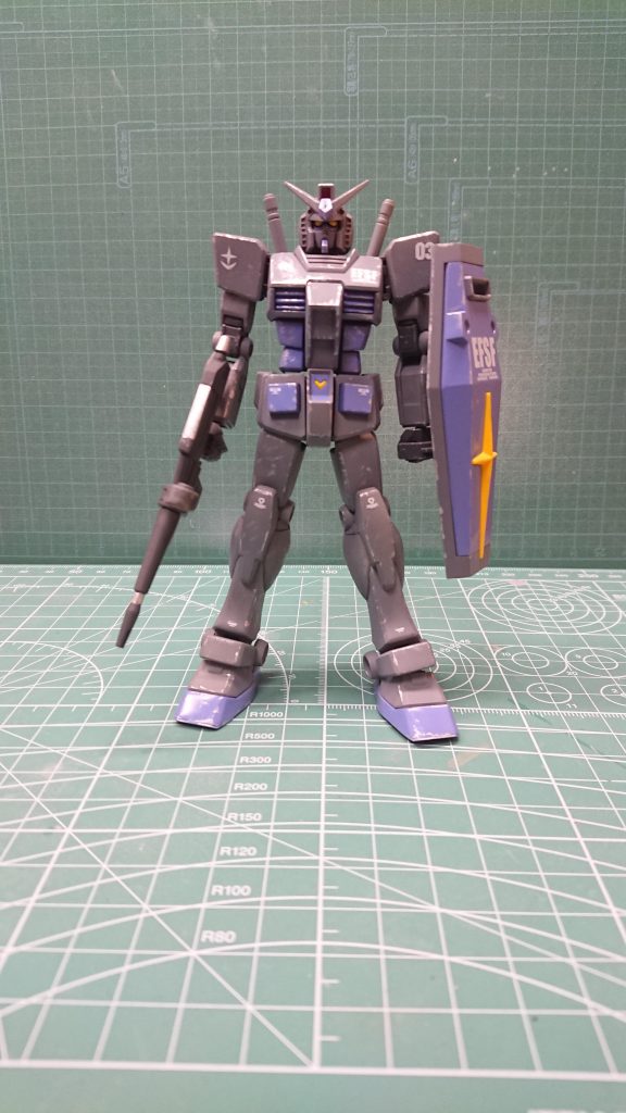 正面、軽くデカール貼ってます。