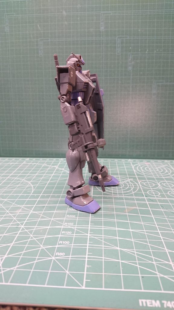 腕の穴はキットのランナーの系の合う物を刺してニッパーでカット、軽くヤスって穴塞いだだけですね。