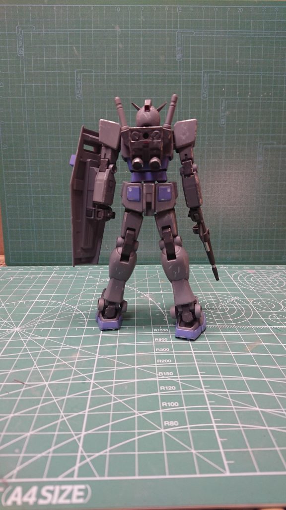 後ろはデカールあんまり貼ってないですね、お手頃キットなので節約という名の手抜きですね。