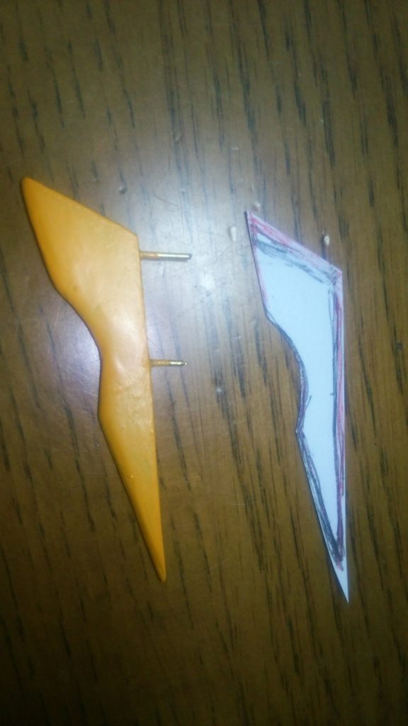 ロガちゃんが持っている武器をイメージして追加部分はプラ版を切り取り貼り合わせて作りました。ライフルとの結合は、0.8mm真鍮線を使いました。