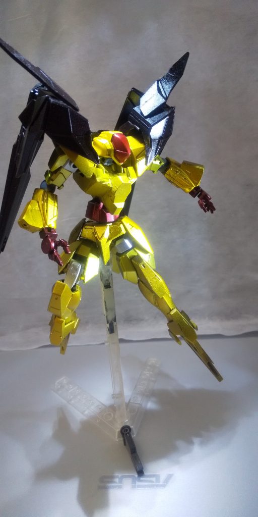 会敵し、言葉を聞いた瞬間にアズールパイロットは白兎を連れて離脱。戦闘行動こそ起こさなかったが、言葉を聞いた際に感じた寒気を伴う直感が撤退を選んだと言う。追ってはこなかったが、そう遠くない未来に敵対することになるだろうとパイロットは二の句を告げた。