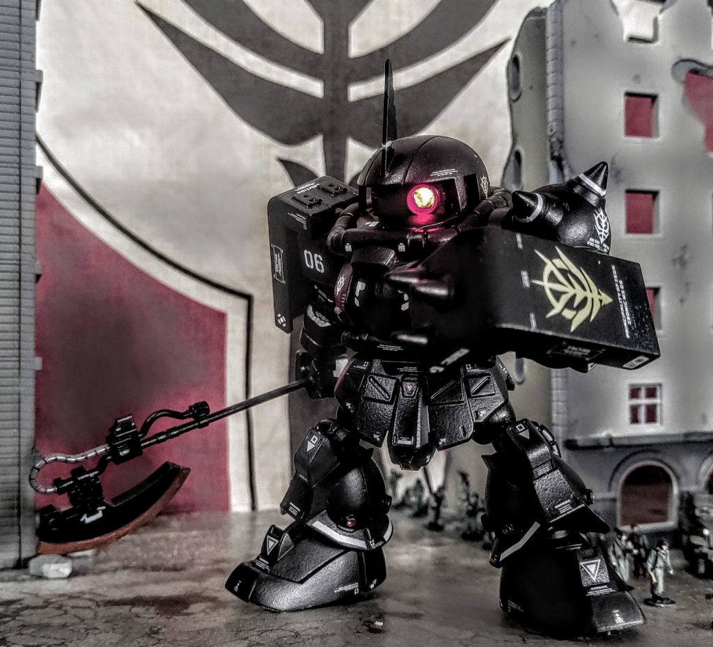 コイツも脳ミソくり貫いてLEDとボタン電池埋め込んでみました。デカールもしつこく貼りまくり。