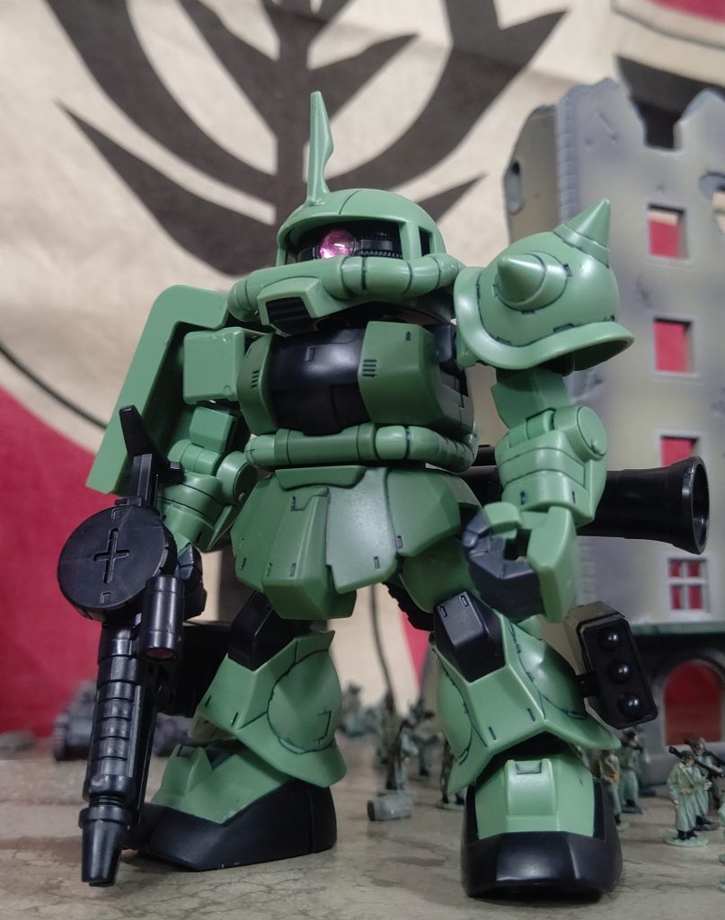 墨入れ&ブレードアンテナ取り付け墨入れをするとグッとメリハリと立体感(元々立体ですけど)が出てかっこ良くなりますね。前は単に作るのが楽しかっただけなので、作ったら数日でエアガンの的になってました(18年以上前は)。