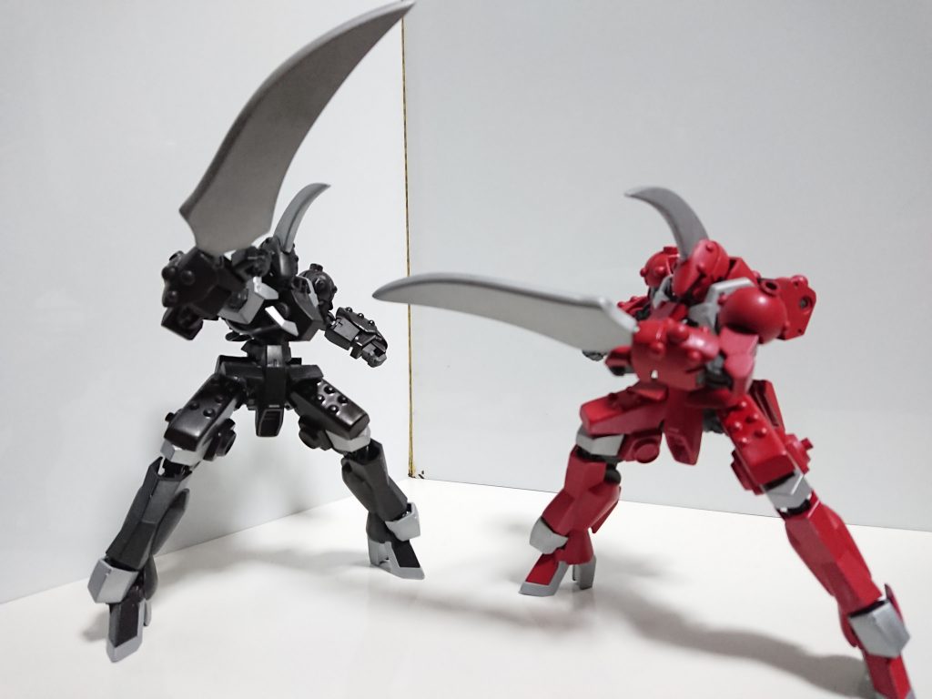 ツルクモード ただ作るだけだと武器や特徴がない怪獣なのでギラス兄弟と同じくレオの敵怪獣ツルク星人を意識したモード背中のやつを腕に移動しそれらしくしてます。