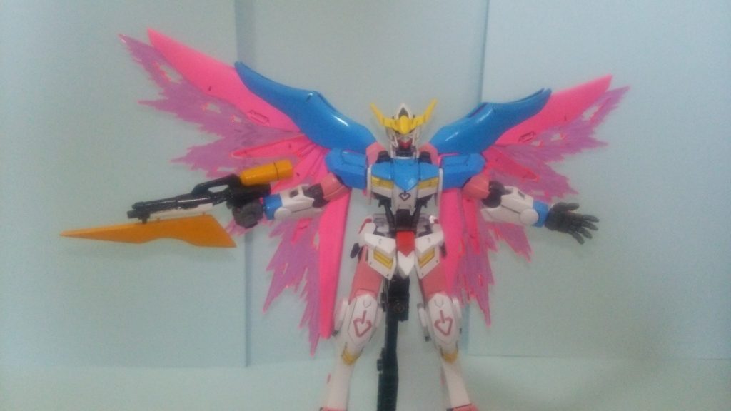 翼と腕を広げ羽ばたいているところ、ウイングゼロの例のポーズをイメージしてみました。