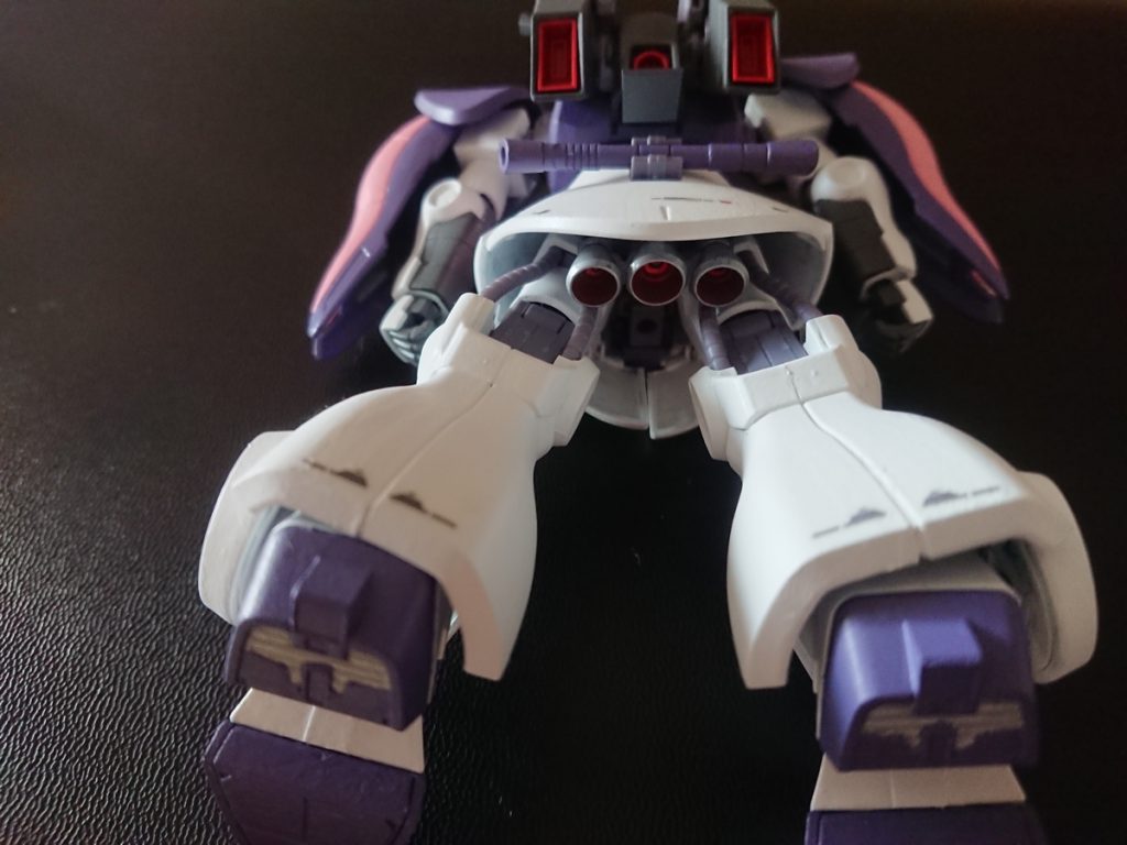 バーニアや足裏、見えないけど脚部側面のスラスターもしっかり着色