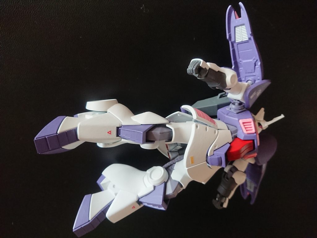 キュベレイよろしく、羽根？をパタパタして宇宙を駆けます。