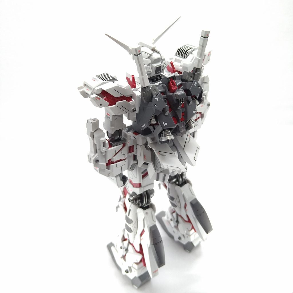 次に後ろです。バーニアは全て変更したり、バックパックにミニしいたけをつけたりしました。配色も結構気に入ってます。