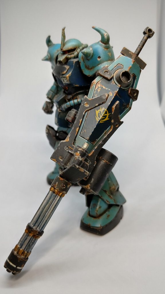 終戦後、ジオン残党がどこかへ隠していた、または投棄していたものをとりあえず動けるようにしたという設定です。…というより、錆び表現をやり過ぎてしまったため後付け設定でそういうことにしました(^^;