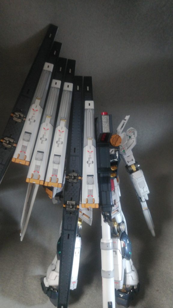 皆さん大好きファンネル　素敵な休日がファンネルの日になりました。６本しんどい・・・・.同じ加工、同じ塗りわけ、同じデカールにトップコート