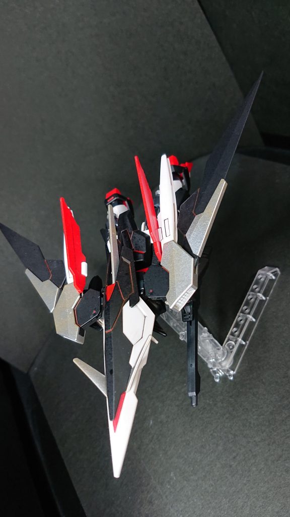 飛行形態。デザインの良さが出ますね(*´ω`*)エッジが効いてて変形に無理がないので、結構好きなスタイルです。