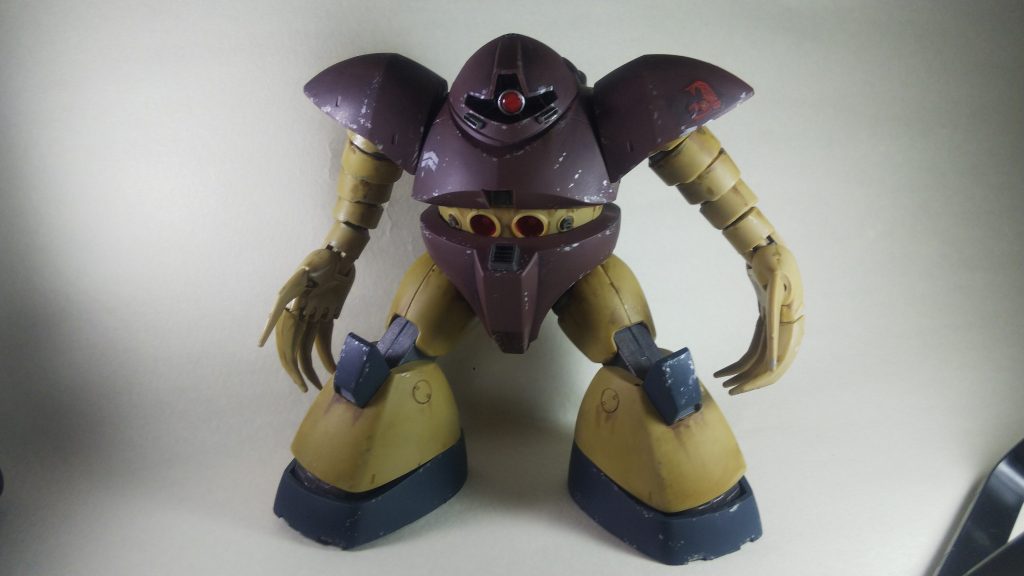 味付けに最近再販されたガンダムデカールを貼ってます。さて何とか完成しました😅次回は、青い奴かな？それでは、御覧頂きありがとう御座いました😊