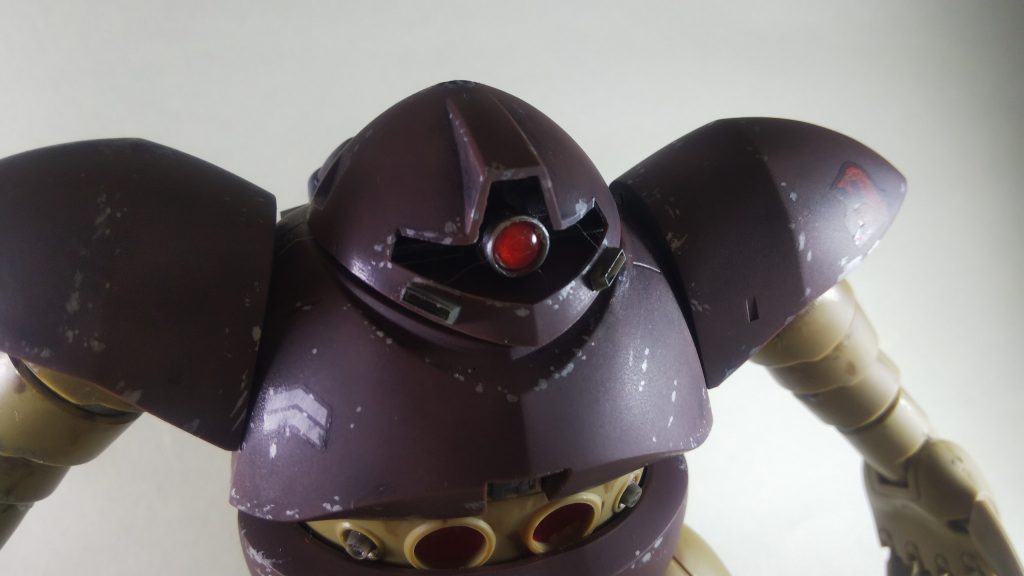 各部分にコトブキヤのディテールアップパーツをはってそれらしくしてあります。顔？部分に後のハイゴッグにつながる排気口をつけて見ました。