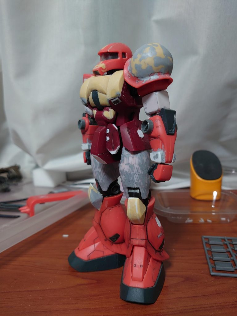 パテとプラ板で形状変更を…