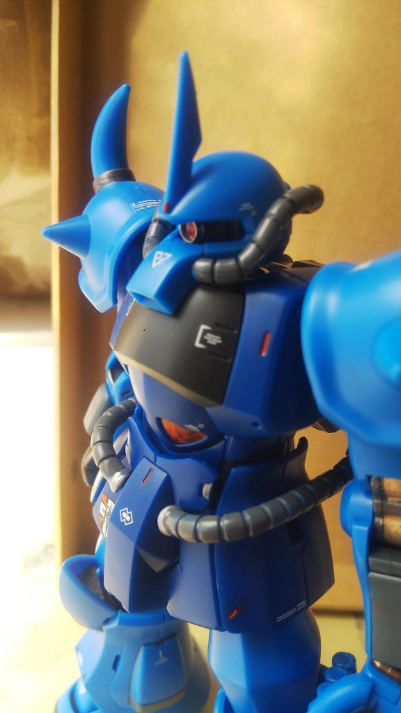 そしてお馴染みガンダムデカール。それとコーションデカールを自己最多に貼りました😅最近、老眼で細かいデカールを貼る時老眼鏡が😭