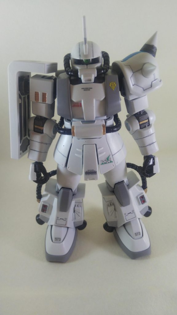 何にせよ、まだまだ己れの未熟さを痛感しました😅今回もハイキュウモノアイにコーションデカールと付属のデカールを貼りグレーとブラックでスミイレして半艶仕上げです