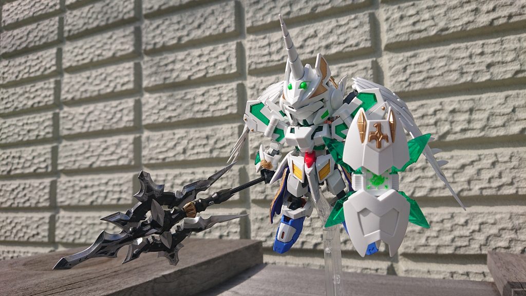 改造部分は記憶曖昧頭:マスク部分を切断しフェイスガードとして無理矢理接着！胴: プラ板で箱組！へたっぴ！腰: HGのバルバトスルプスレクス足: RGのストライクフリーダム 翼: SDCSのウイングガンダムゼロ武器はウェポンセットより無理矢理握らせる感じです。尖ってるところは一度破損しましたが多分分からないはず・・・