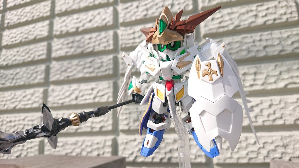 翼と腰のマントはマグネットを接着しているため簡単には取り外せます