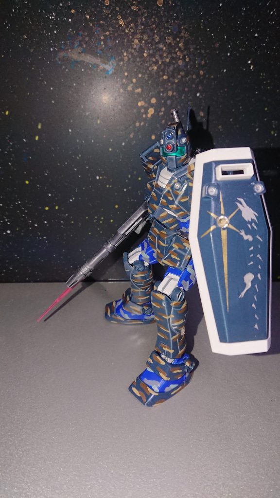 装備一式です。シールドは息子二人の名前からエンブレム化しました。
